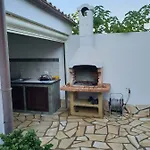 83 * Triscina